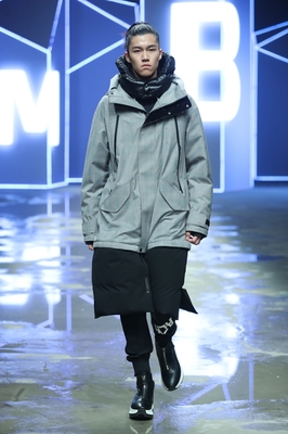 用年輕的態度解鎖羽絨新時尚 “黑貓白貓皋小春”再登中國國際時裝周